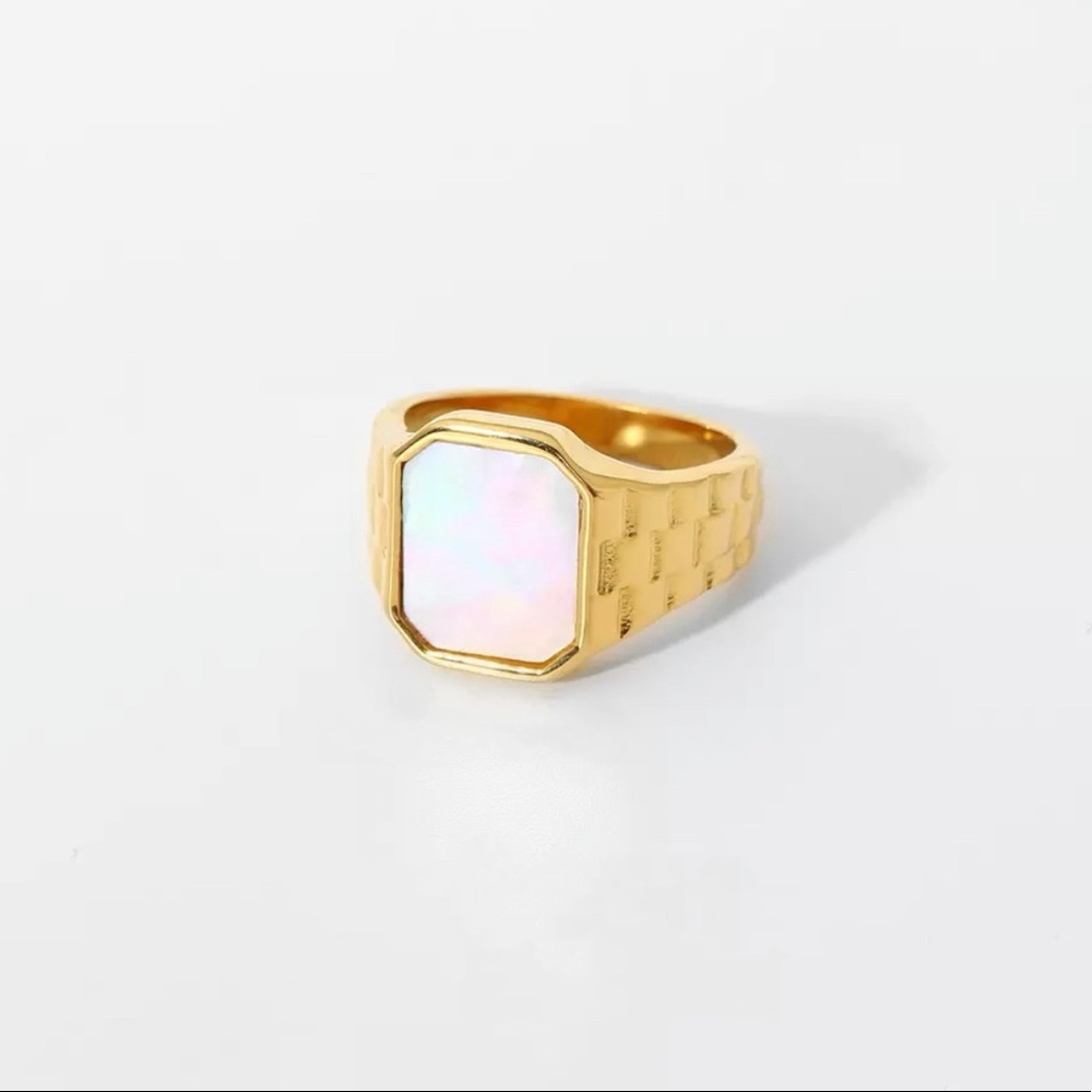 Mother of pearl watchband ring